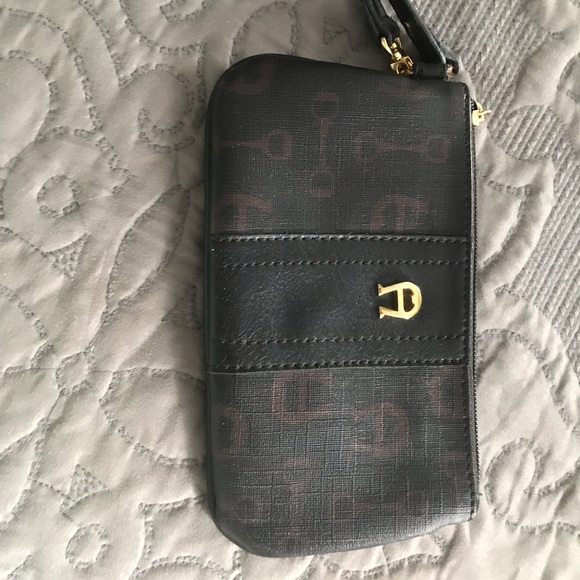 Etienne Aigner wristlet - Picture 2 of 4